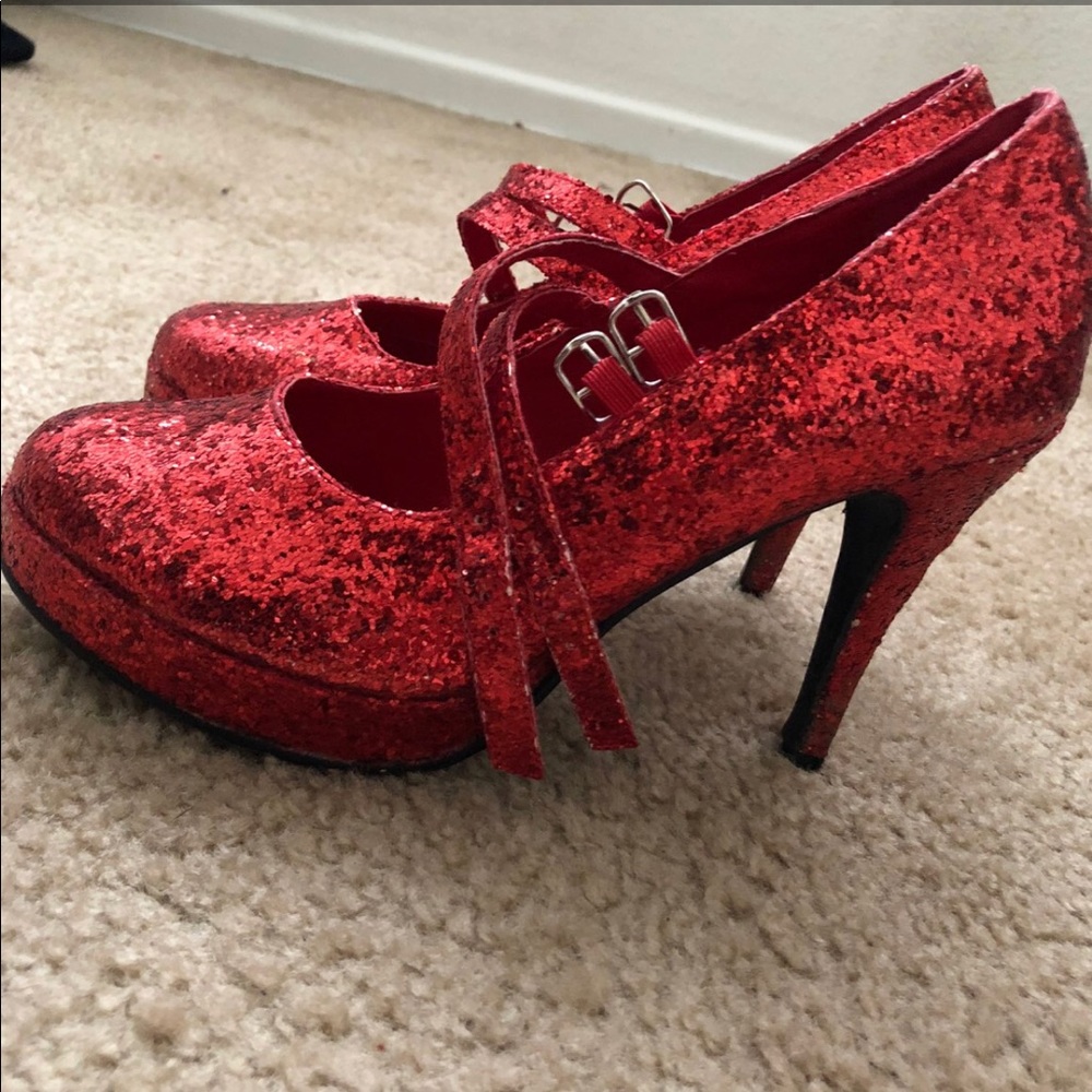 Red sequence heels - Picture 3 of 4